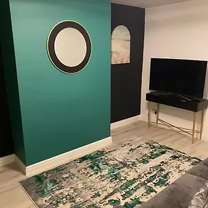 Holiday home Cosy 3 Bed House In Near Qmc Hospital And University Free Parking!